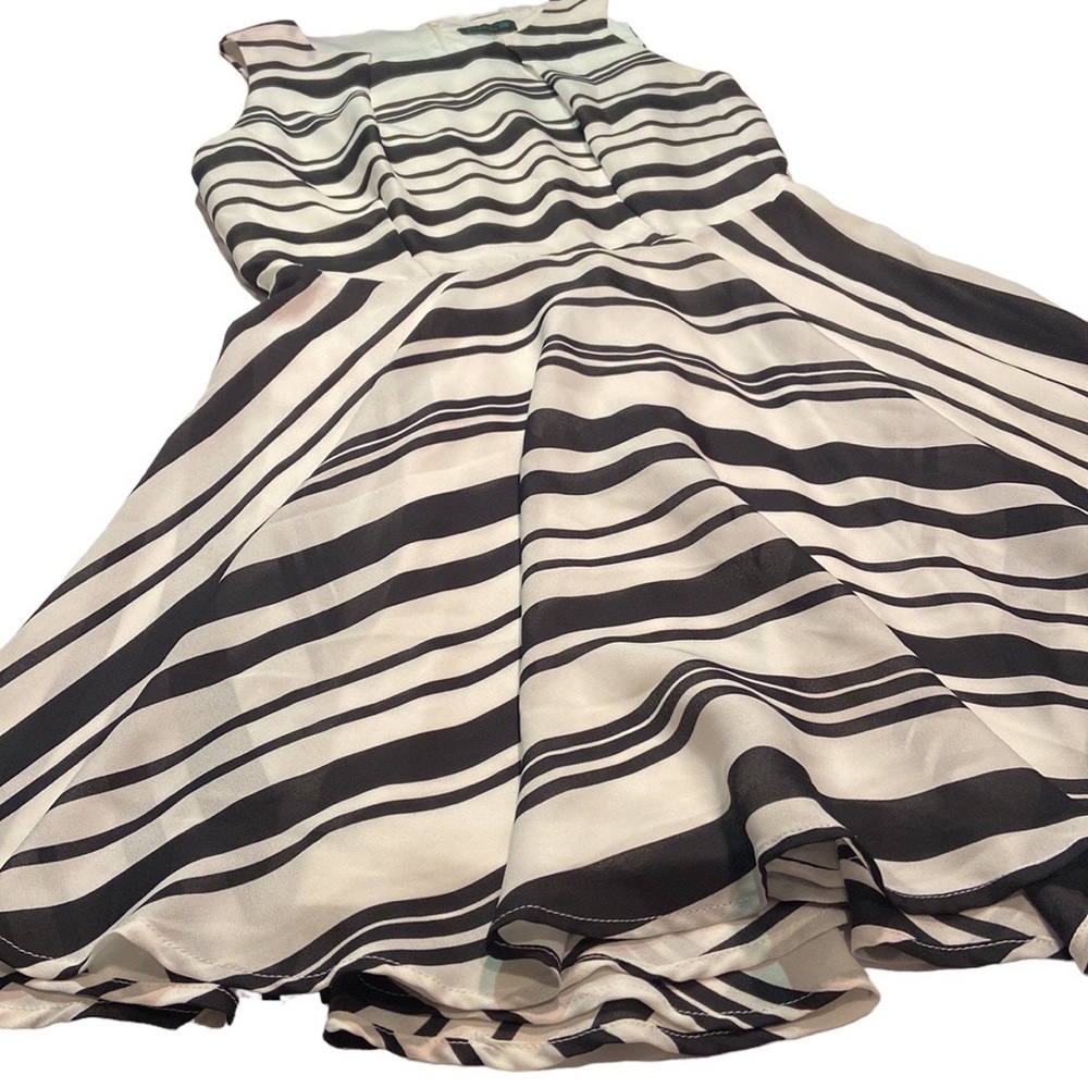 Cals black and white dress size small (juniors)